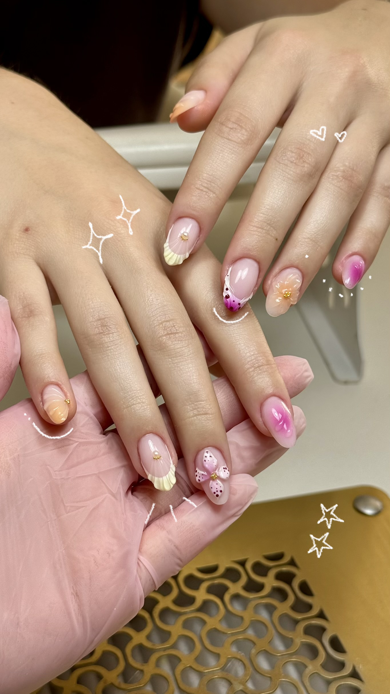 Nail art personnalisé sur ongles en gel par Zoé Sanchez, prothésiste ongulaire près de Perpignan